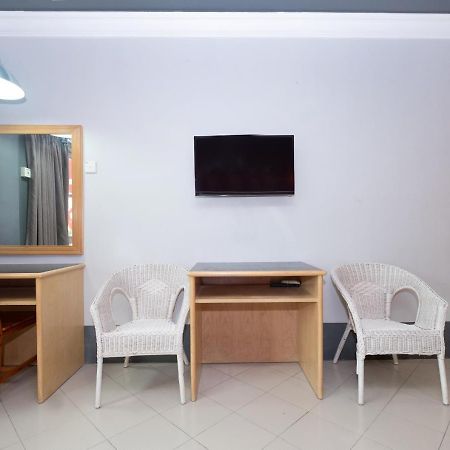 Oyo 90050 V Hotel Teluk Intan Eksteriør bilde