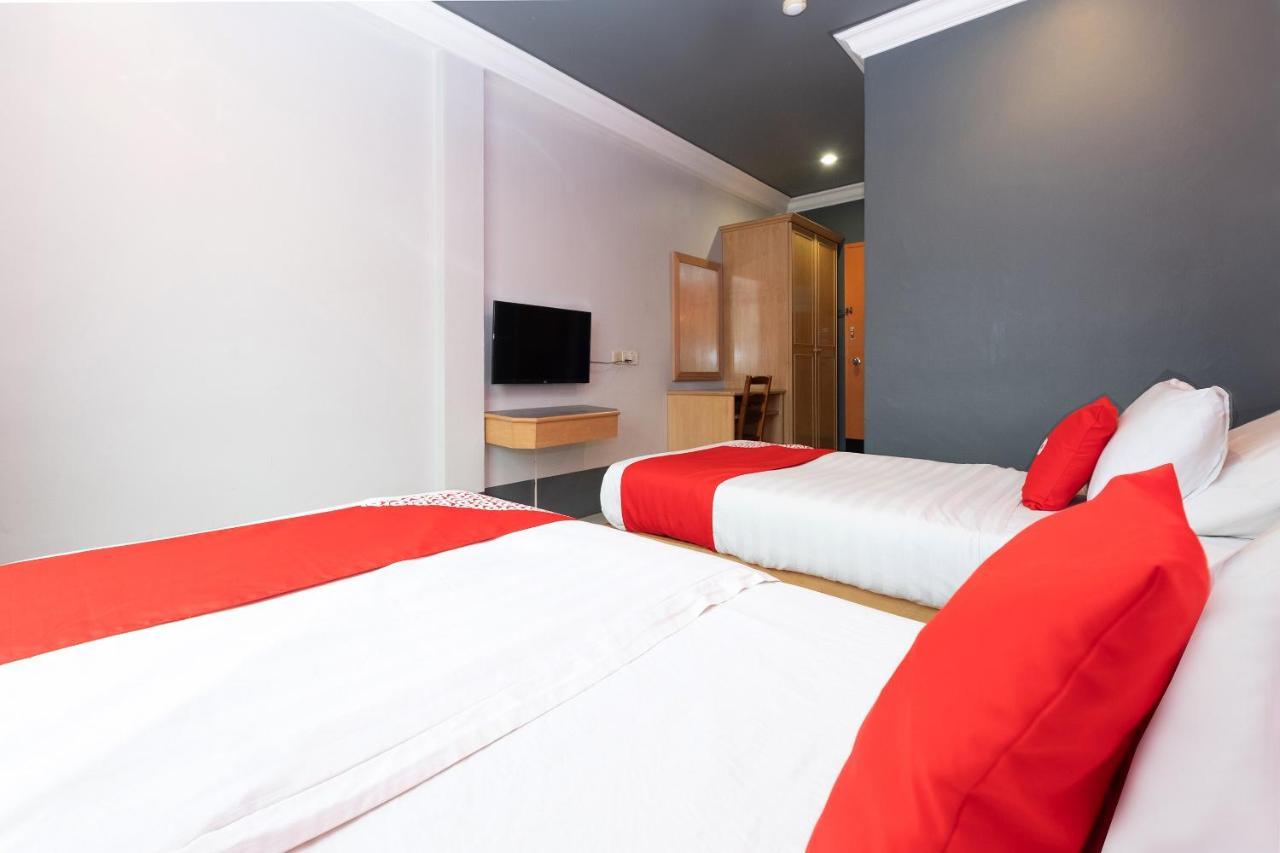 Oyo 90050 V Hotel Teluk Intan Eksteriør bilde