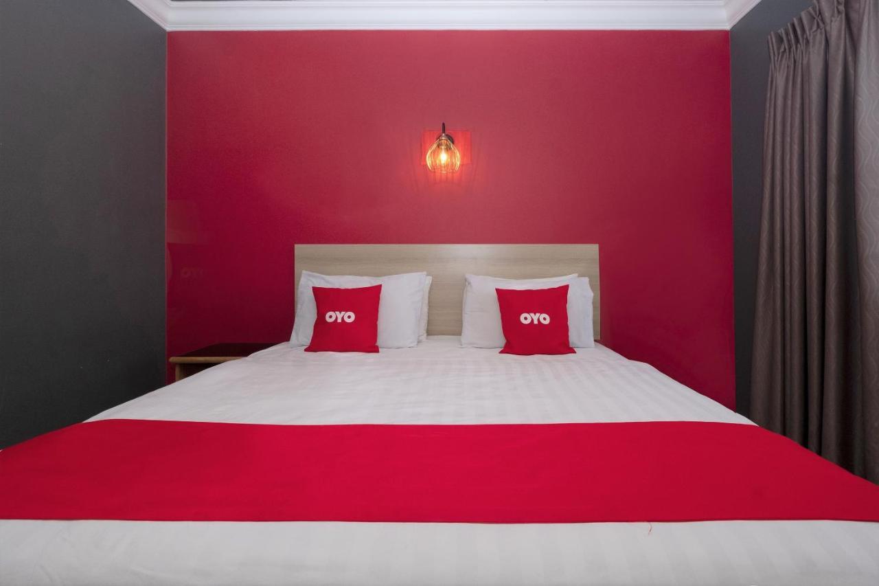 Oyo 90050 V Hotel Teluk Intan Eksteriør bilde