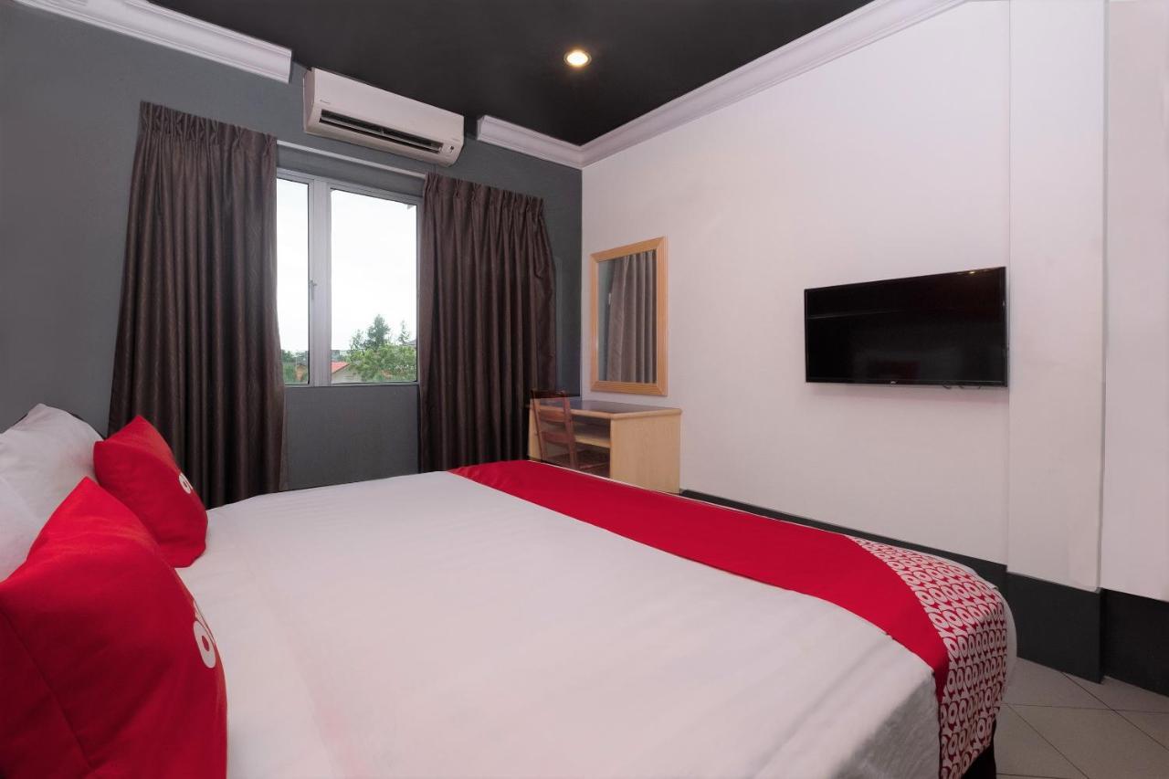 Oyo 90050 V Hotel Teluk Intan Eksteriør bilde