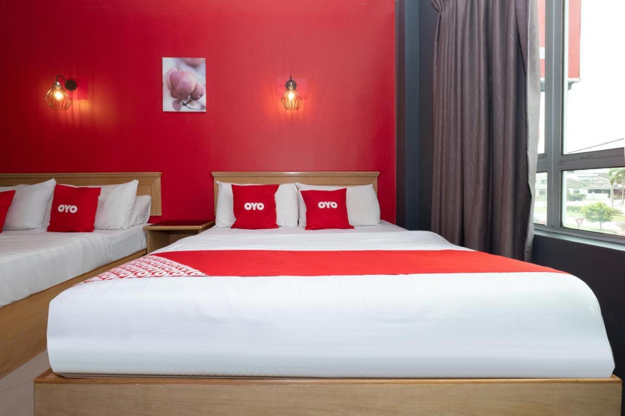 Oyo 90050 V Hotel Teluk Intan Eksteriør bilde