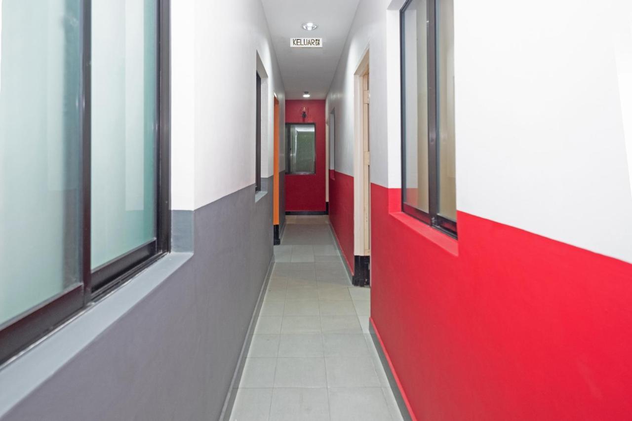 Oyo 90050 V Hotel Teluk Intan Eksteriør bilde