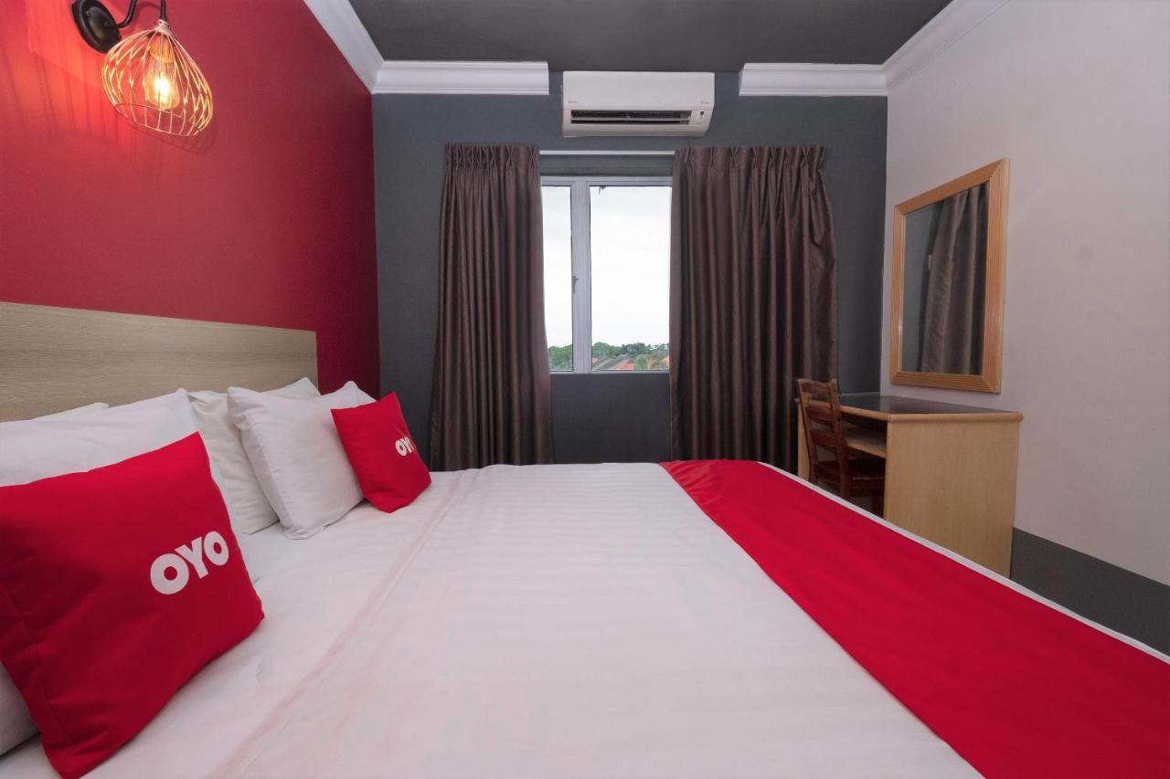 Oyo 90050 V Hotel Teluk Intan Eksteriør bilde
