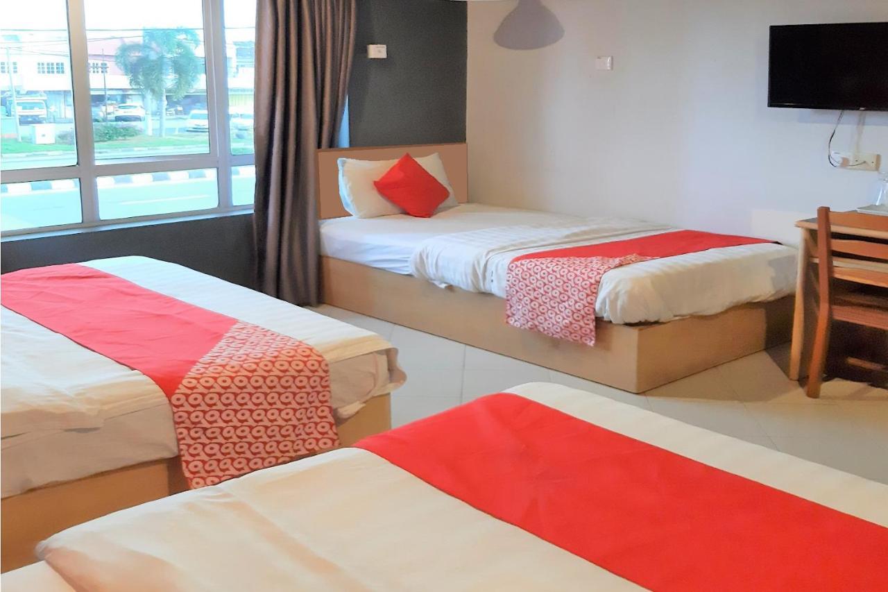 Oyo 90050 V Hotel Teluk Intan Eksteriør bilde